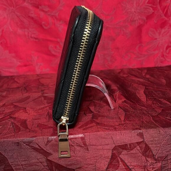 Kelly & Katie Black Quilted Zippered Wallet - Picture 3 of 16